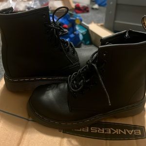 New without box kids Dr. Martens
